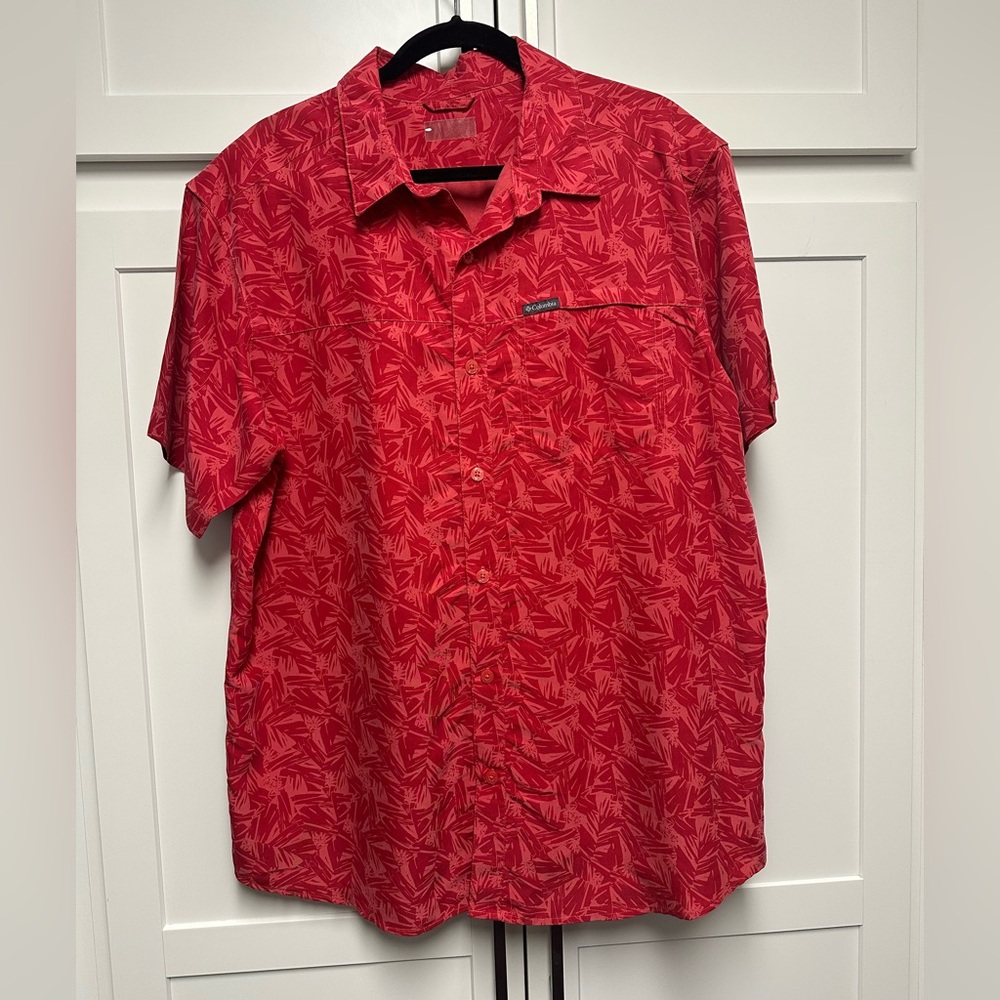 Columbia Men's Red Patterned Short Sleeve Tropical Shirt. Sz L